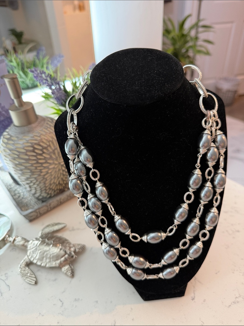Source Unknown Silver-Tone Multi-Strand Pearl-Style Necklace